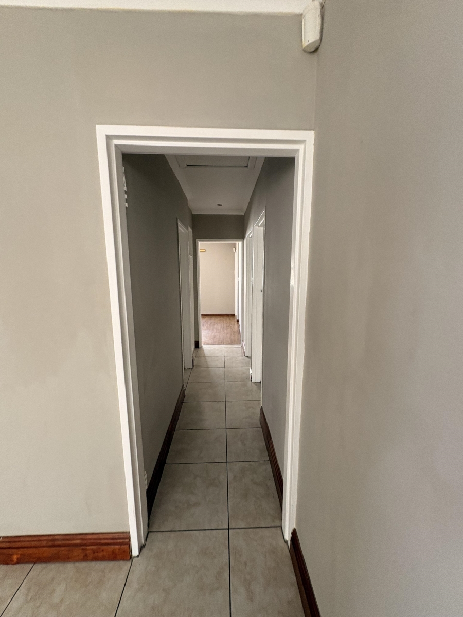 To Let 4 Bedroom Property for Rent in Kirstenhof Western Cape